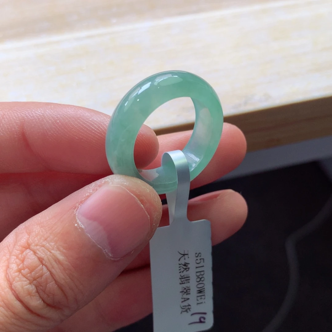 翡翠颈饰未镶嵌吊坠