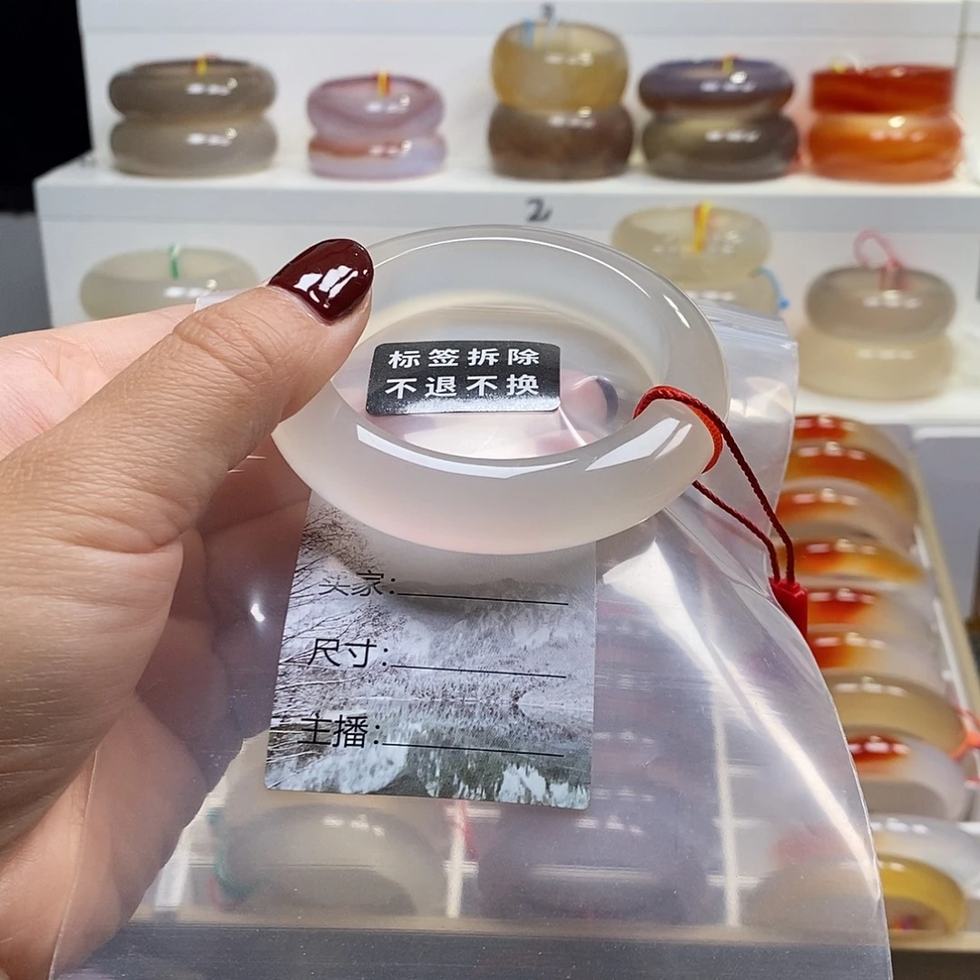 小***啦玛瑙/玉髓未镶嵌手镯天然纹雾