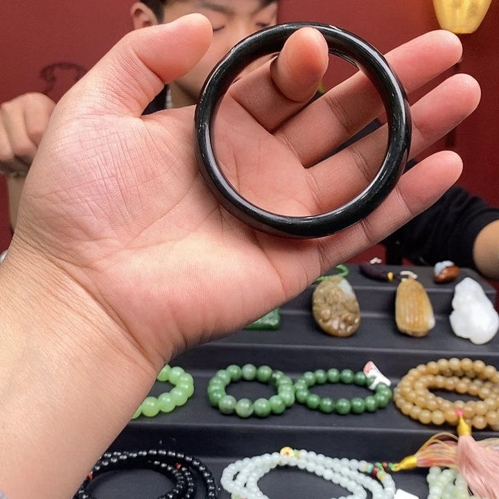 和田玉（糖玉）未镶嵌手镯