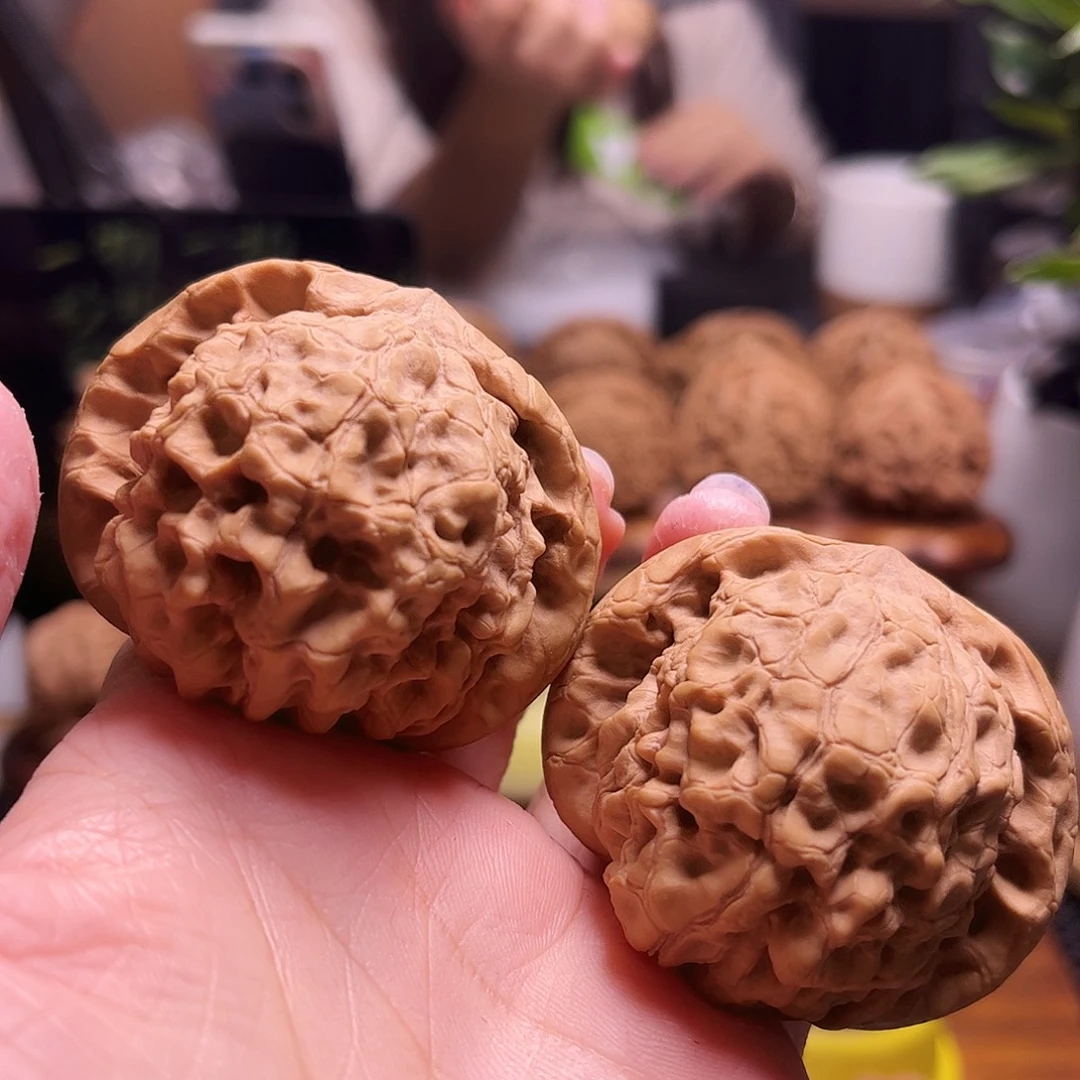 J***C文玩核桃把件51尺反油龙鼎45