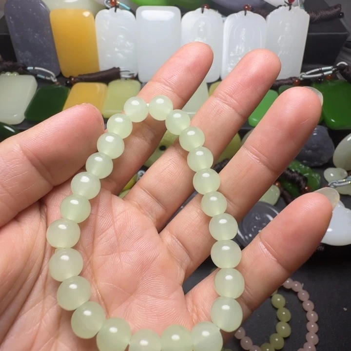 天然新疆浅绿手串