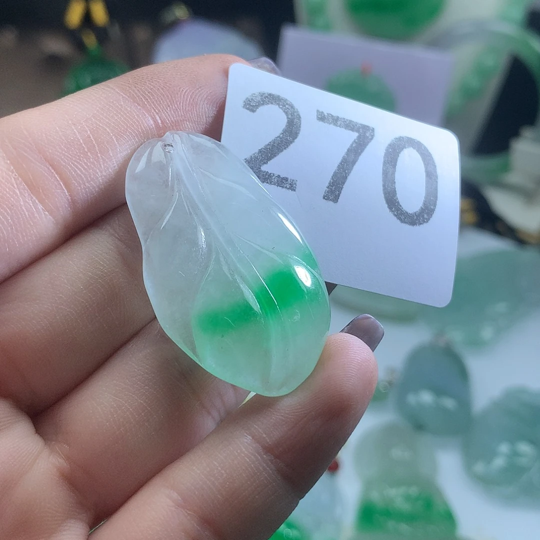 翡翠未镶嵌吊坠(赠链)
