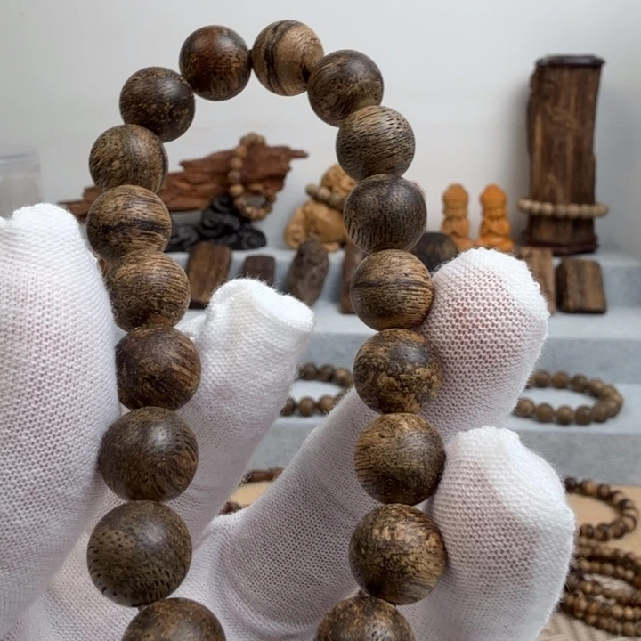 沉香沉香碎屑达拉干1.1 c m －11.4 g