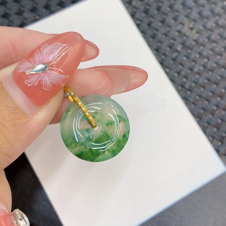 颈饰18K金镶嵌翡翠天然翡翠