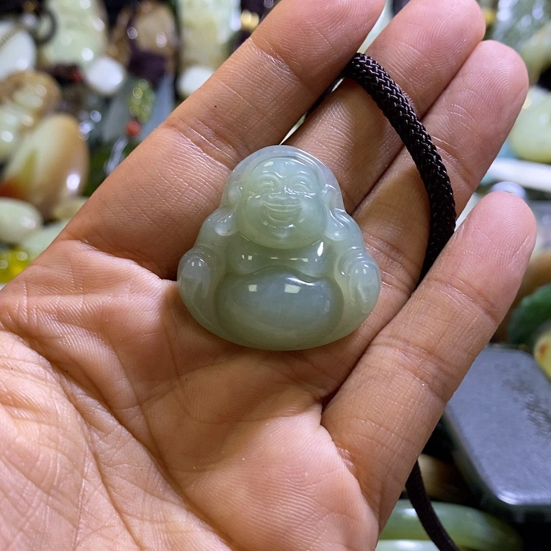 未镶嵌岫玉颈饰一个