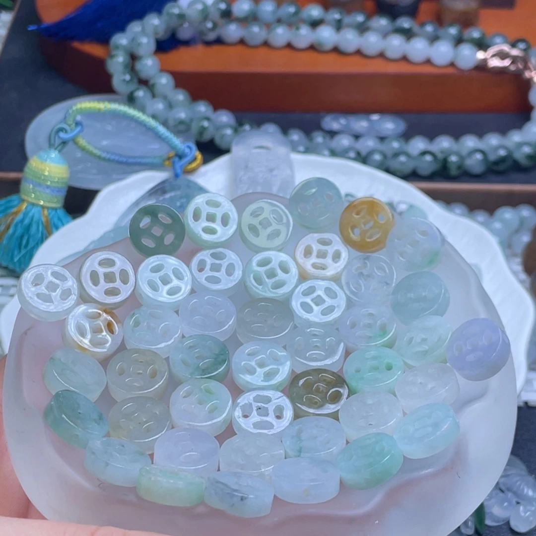 颈饰未镶嵌翡翠翡翠（44颗）有些有包容