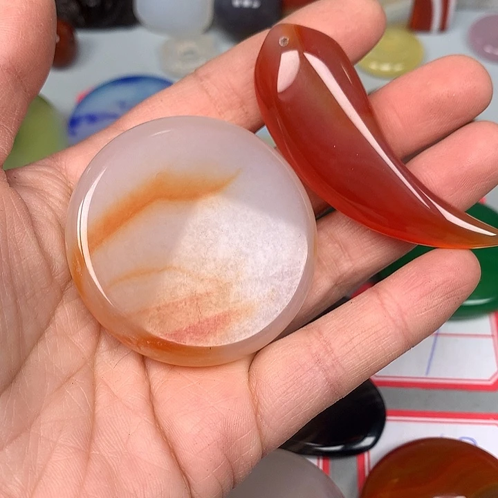 M***h玛瑙/玉髓未镶嵌颈饰