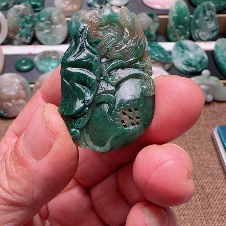 独山玉未镶嵌颈饰