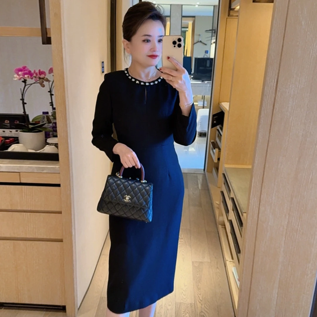 唯伊公馆秋季新款水滴圆领手工钉珠简约气质修身开叉连衣裙98504