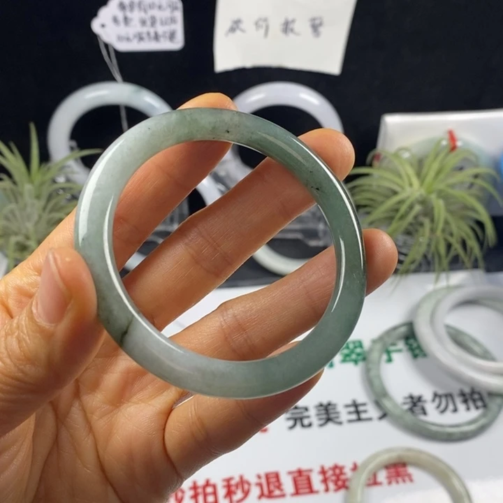 翡翠未镶嵌手镯126。52.5圈
