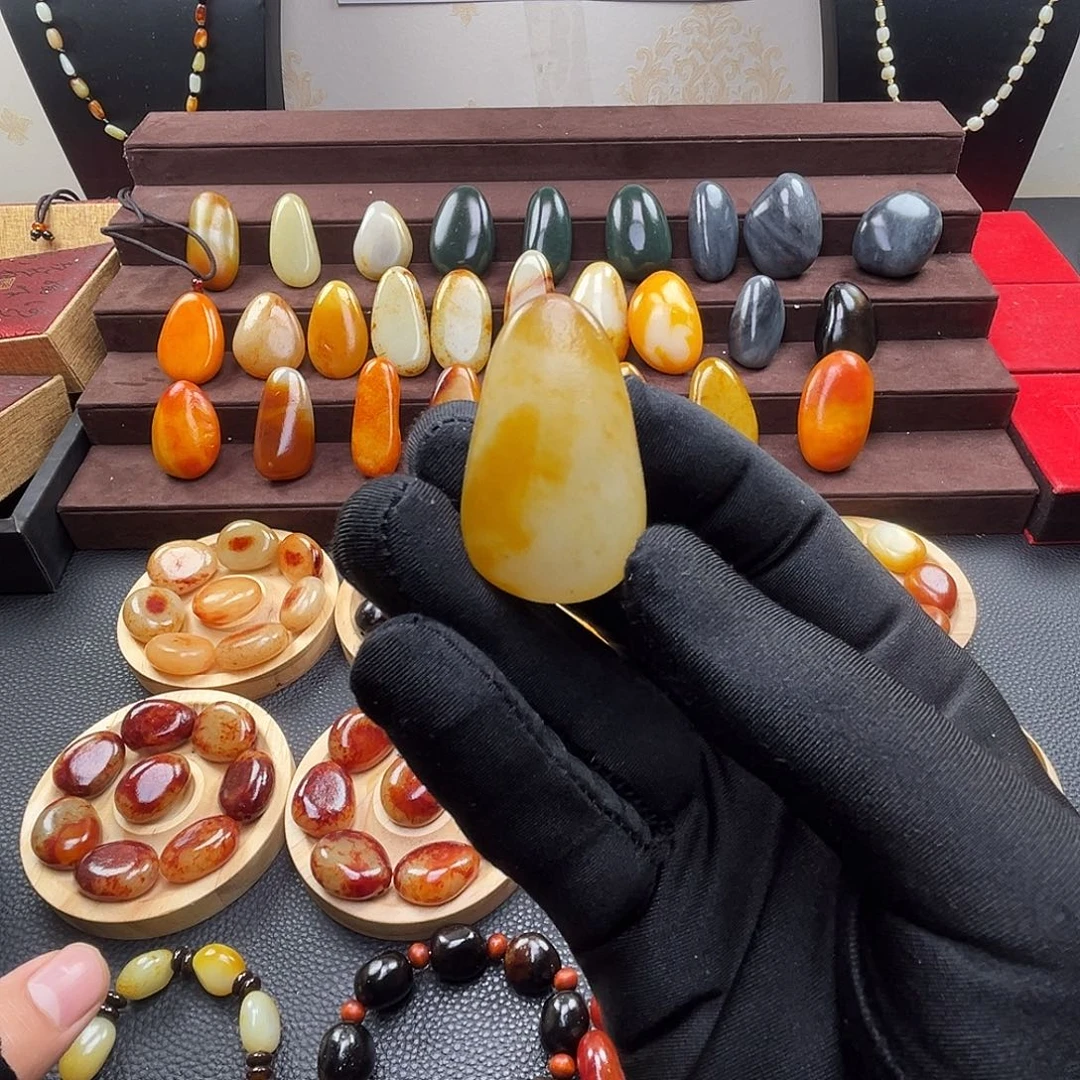 和田玉未镶嵌吊坠(赠链)