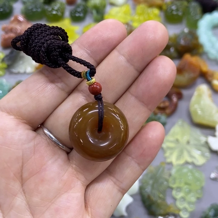 未镶嵌蛇纹石玉挂件