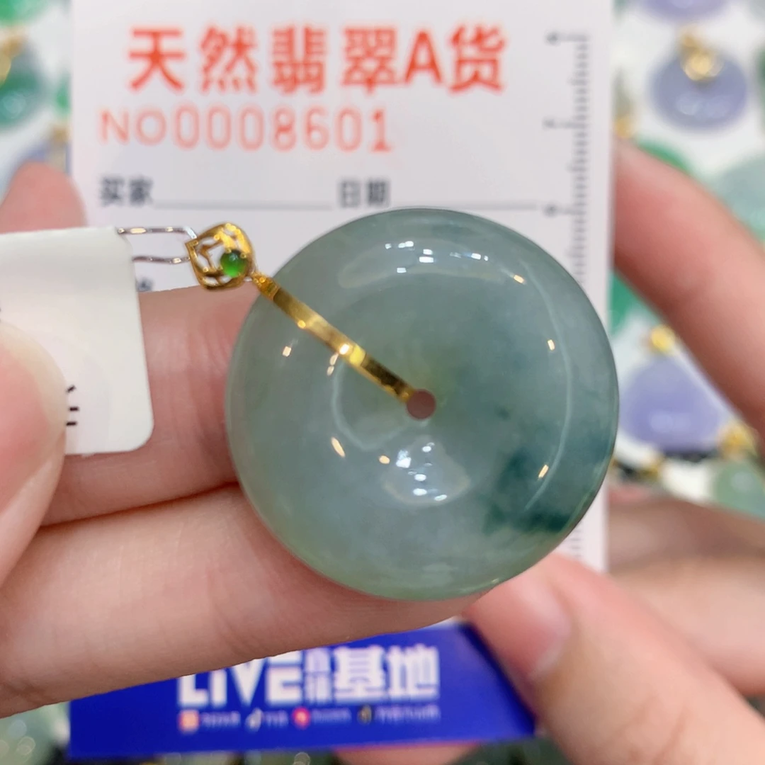 翡翠18K金镶嵌颈饰扣