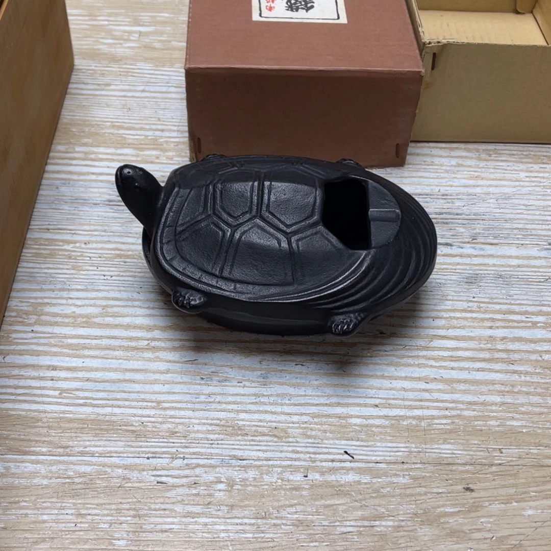 瓷片天**童密密麻麻地排列着一个
