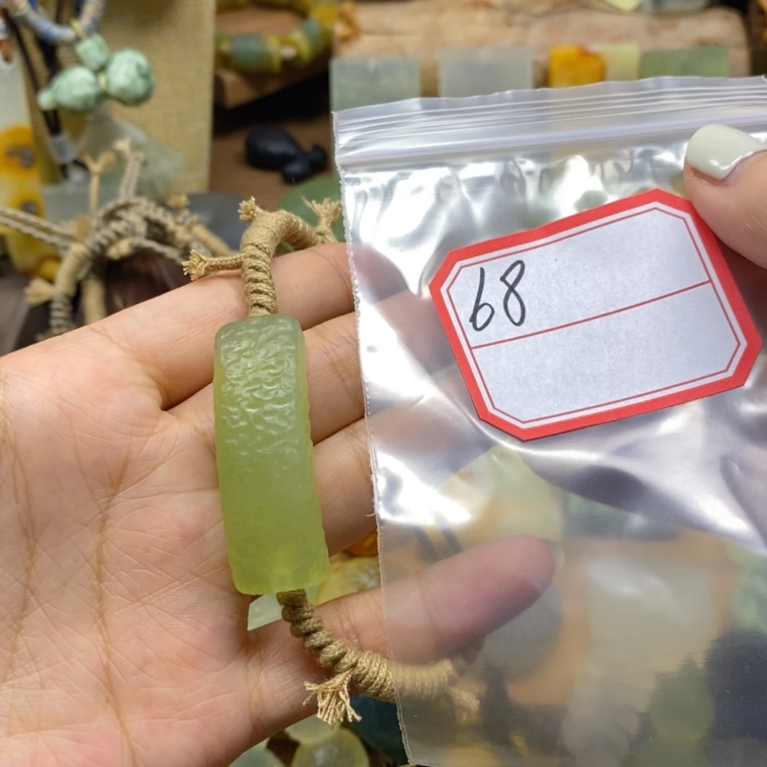 未镶嵌蛇纹石玉颈饰?*