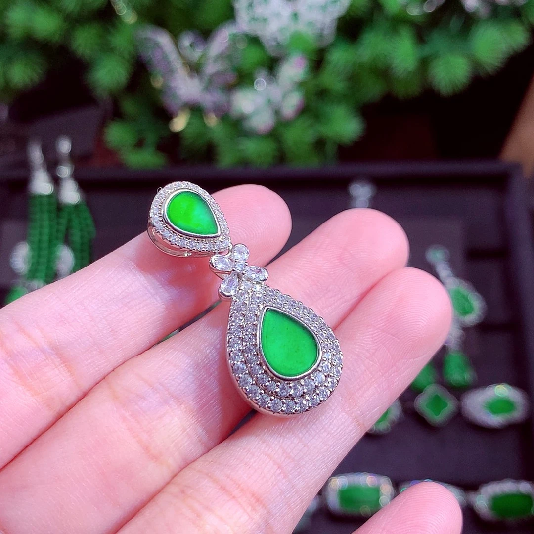 颈饰未镶嵌翡翠天然