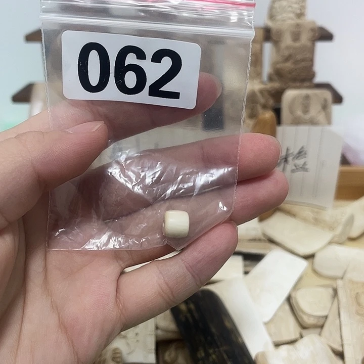 天然猛犸牙雕刻品