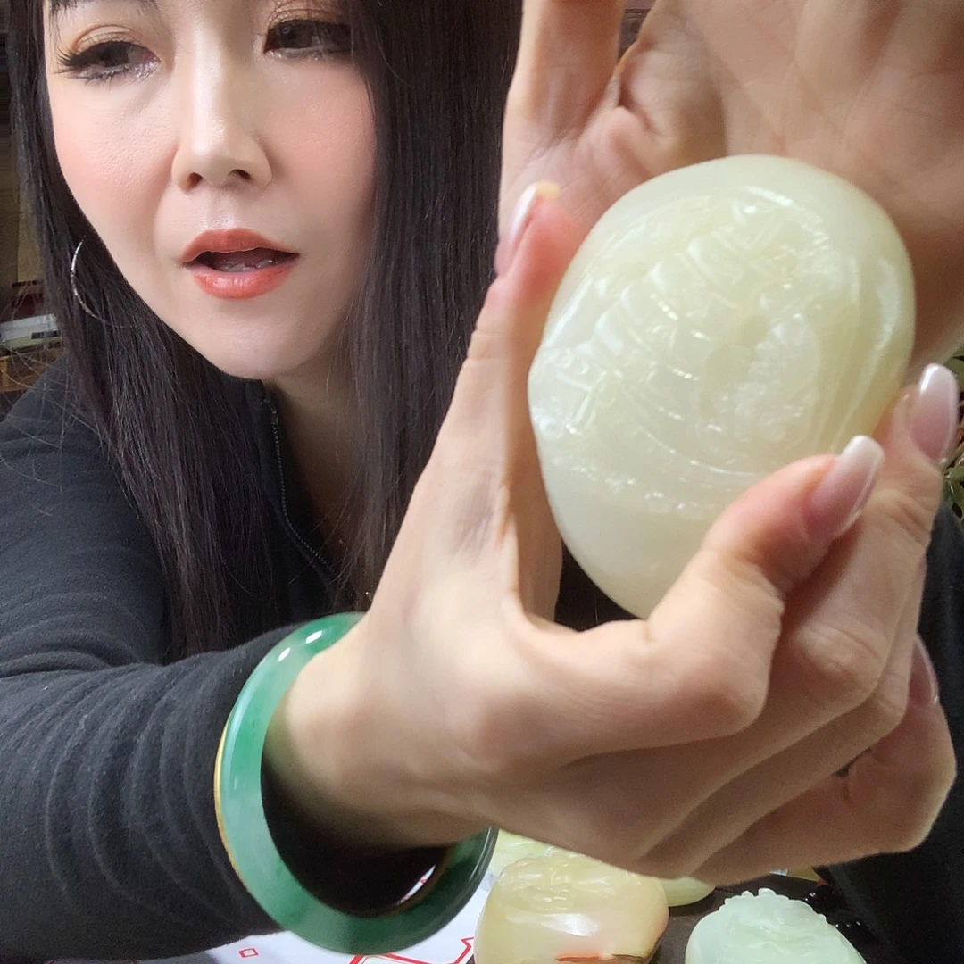用***4石材古青石手把件