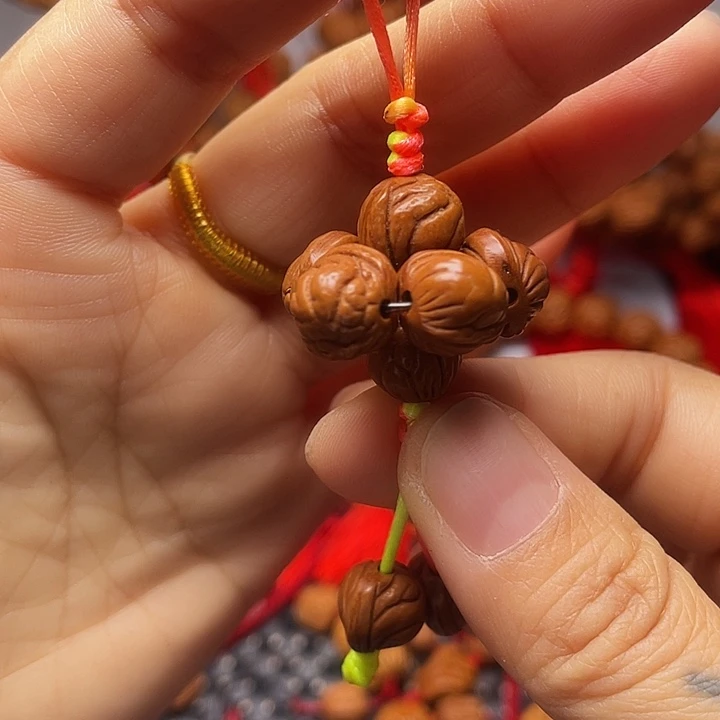 木质类龙纹桃枭挂件