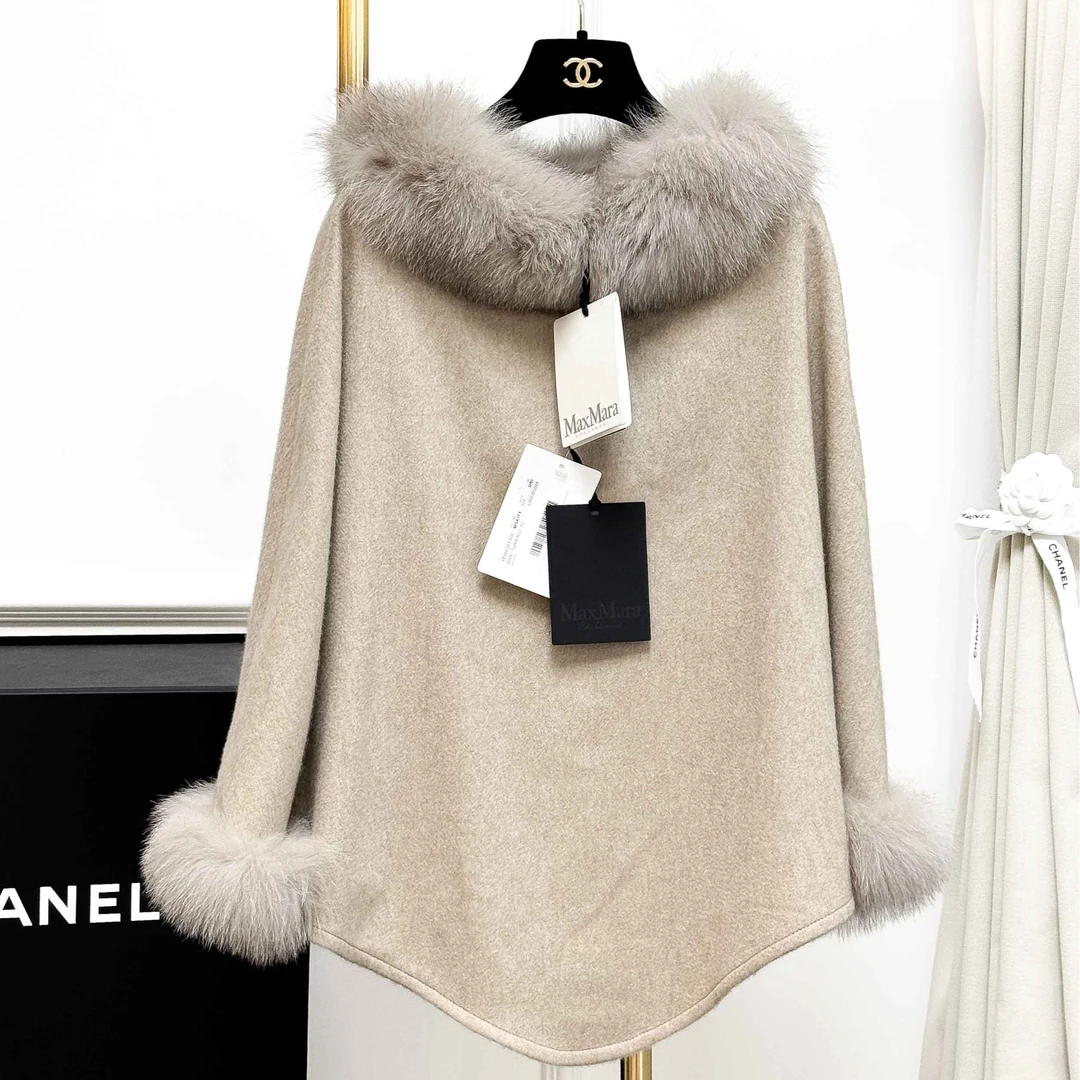 99新 MaxMara  燕麦色羊绒拼狐狸毛斗篷