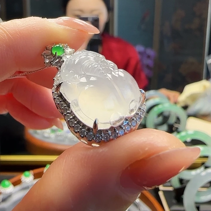 翡翠吊坠(不含链)未镶嵌貔貅