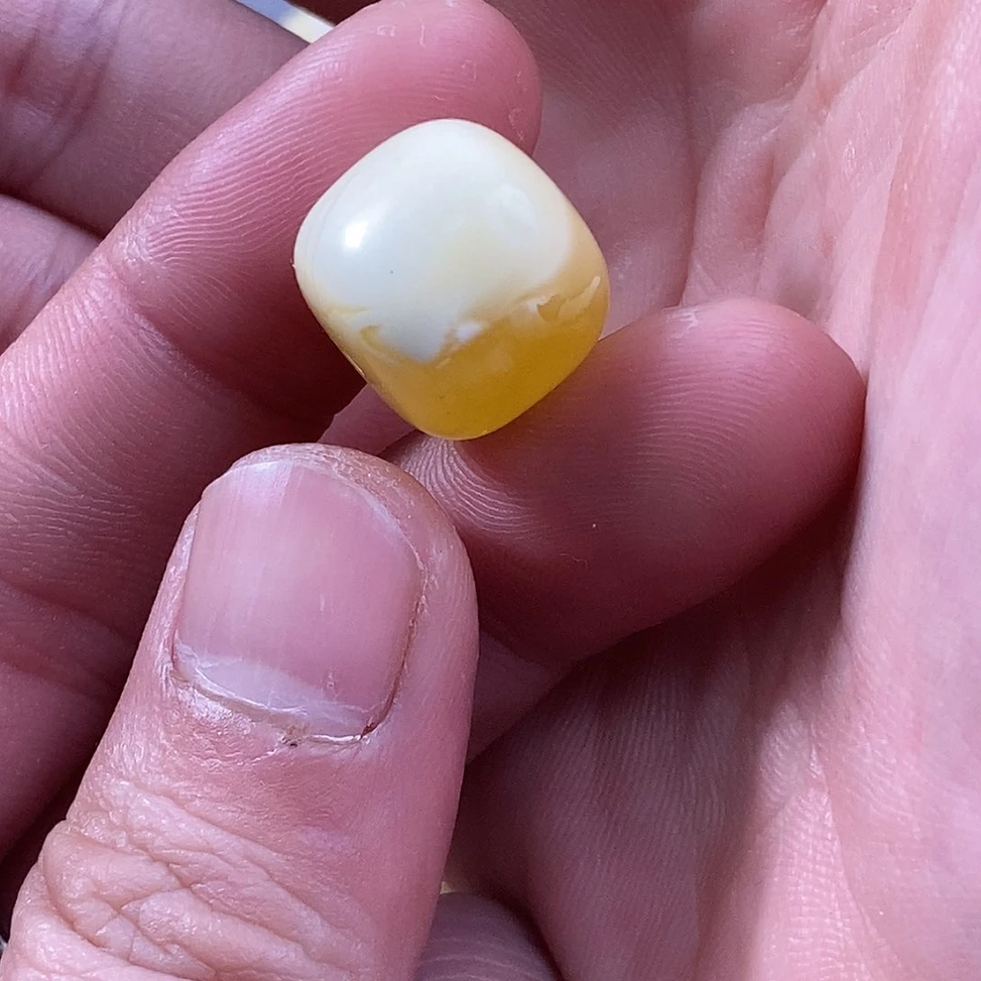 琥珀裸石未镶嵌老型