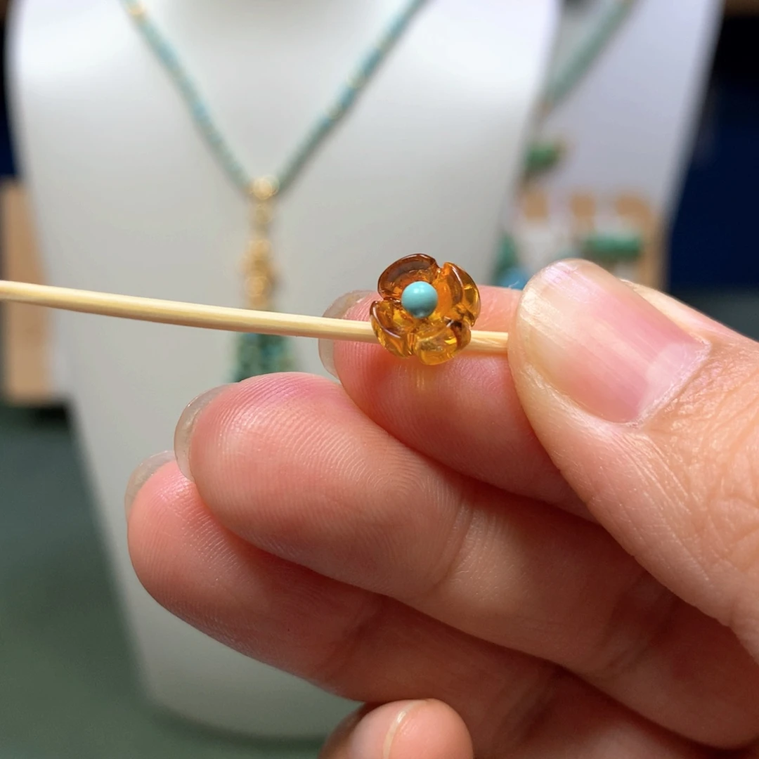 蜜蜡未镶嵌裸石花卡子