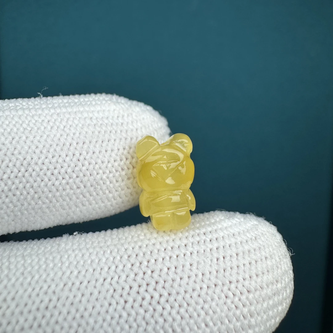 K9137天然原矿蜜蜡 雕刻小熊7.7*12.5mm支持复检假一罚十