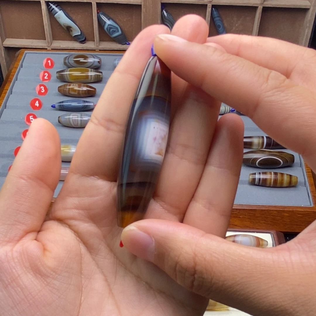 杰***少未镶嵌颈饰玛瑙/玉髓