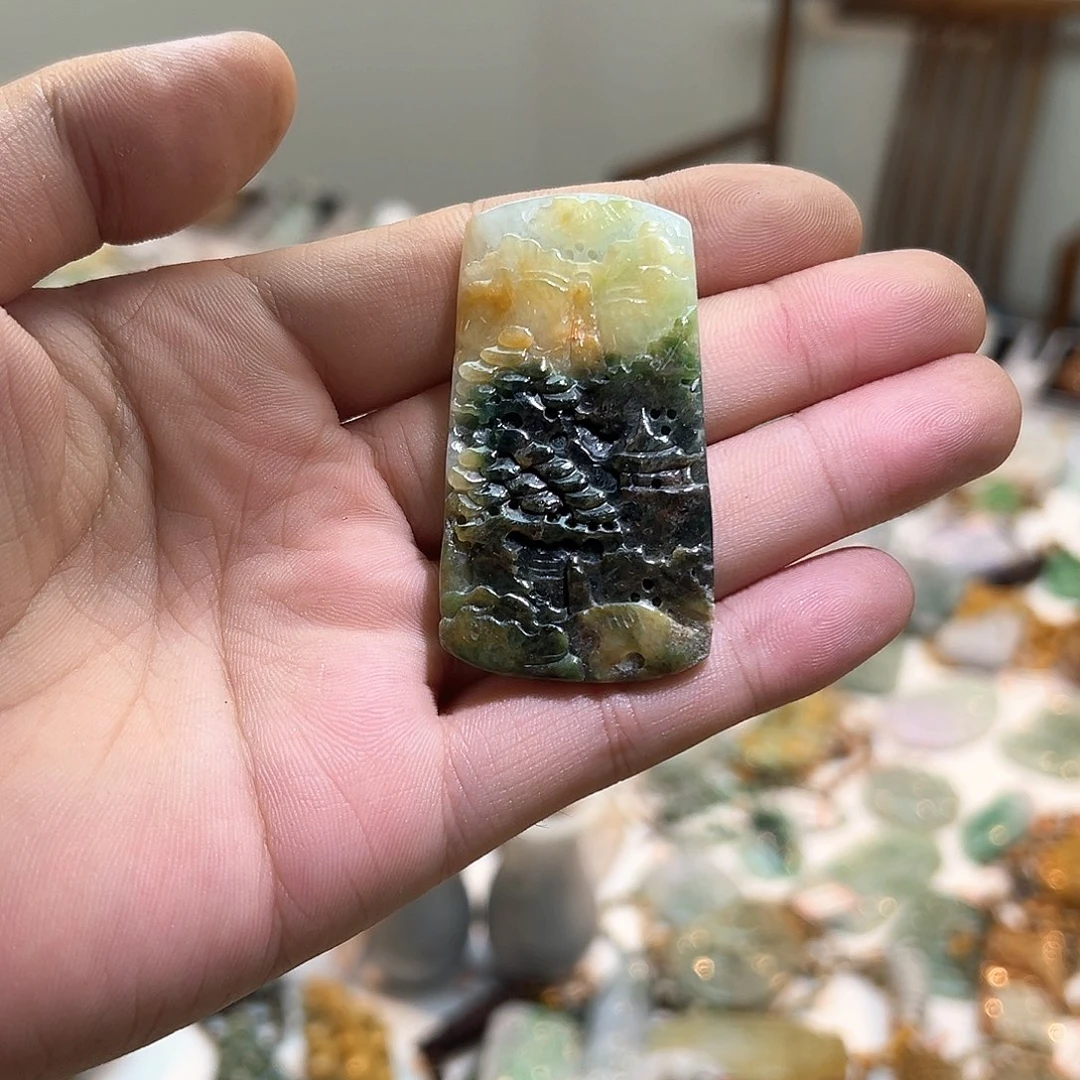 翡翠未镶嵌颈饰挂件
