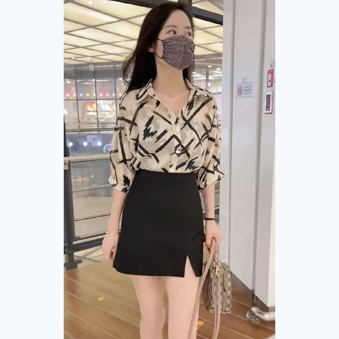 夏季时尚穿搭一整套2025年新款女潮流百搭纽扣上衣包臀裙两件套