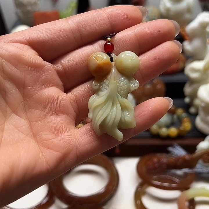 蛇纹石玉吊坠未镶嵌