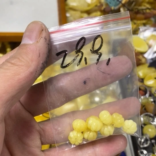 未镶嵌蜜蜡裸石多样性发货其一