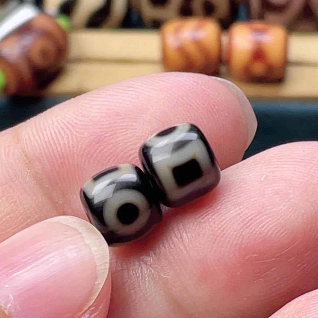 米***盈未镶嵌锁骨玛瑙/玉髓曲贡天地
