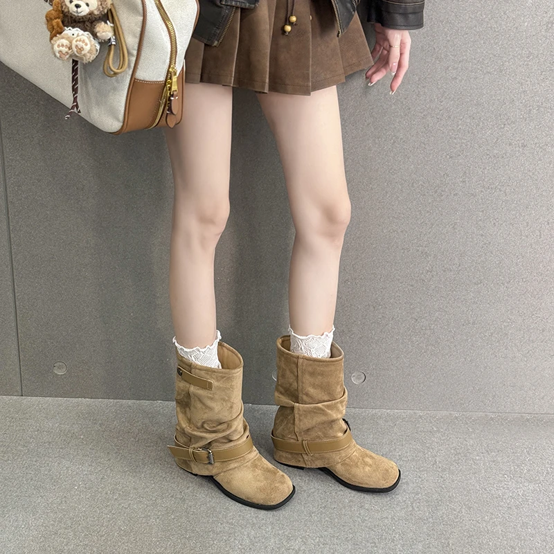 复古风方头褶皱西部牛仔堆堆靴女2025年秋冬新款皮带扣棕色短靴