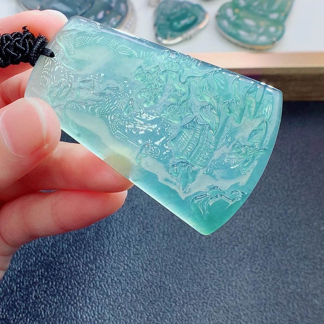 翡翠颈饰未镶嵌翡翠