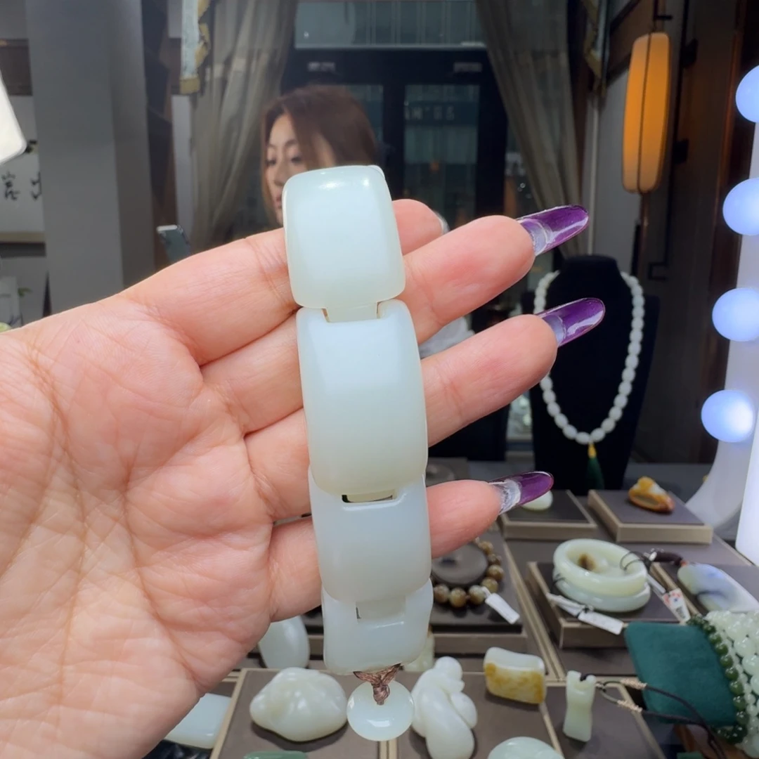 红***米和田玉未镶嵌颈饰