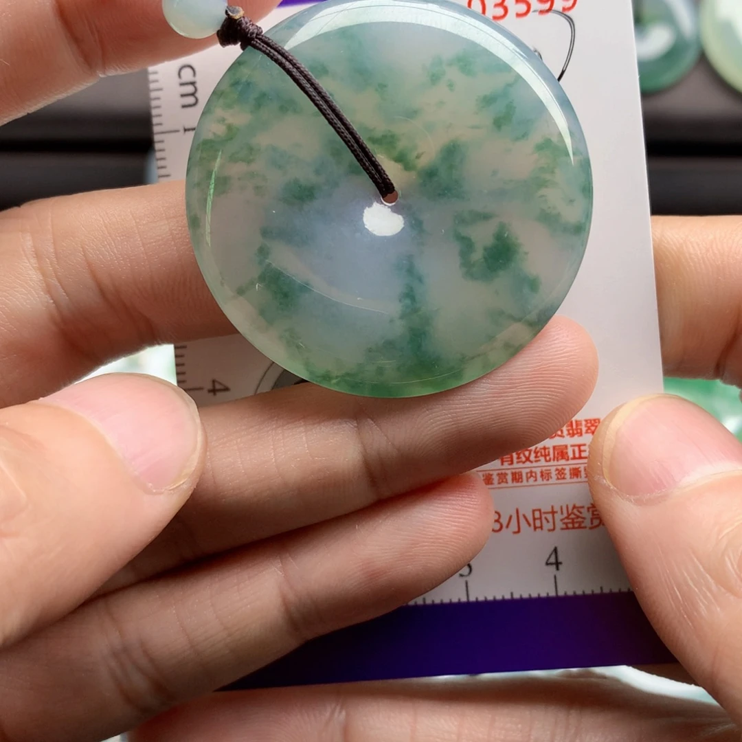 翡翠未镶嵌颈饰吊坠