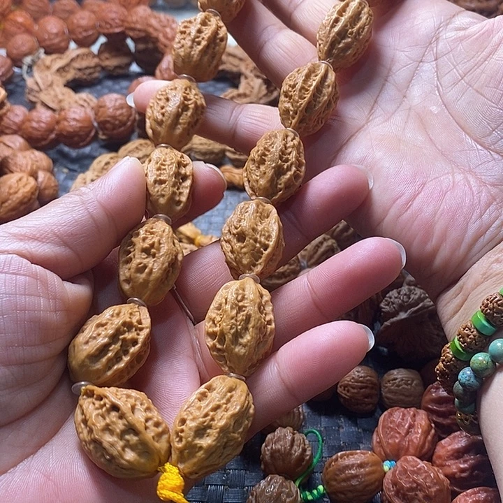 吊坠文玩核桃绣花鞋