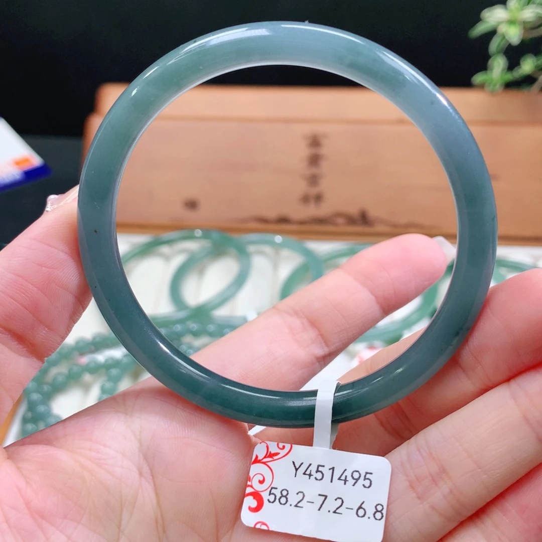 翡翠手镯未镶嵌天然