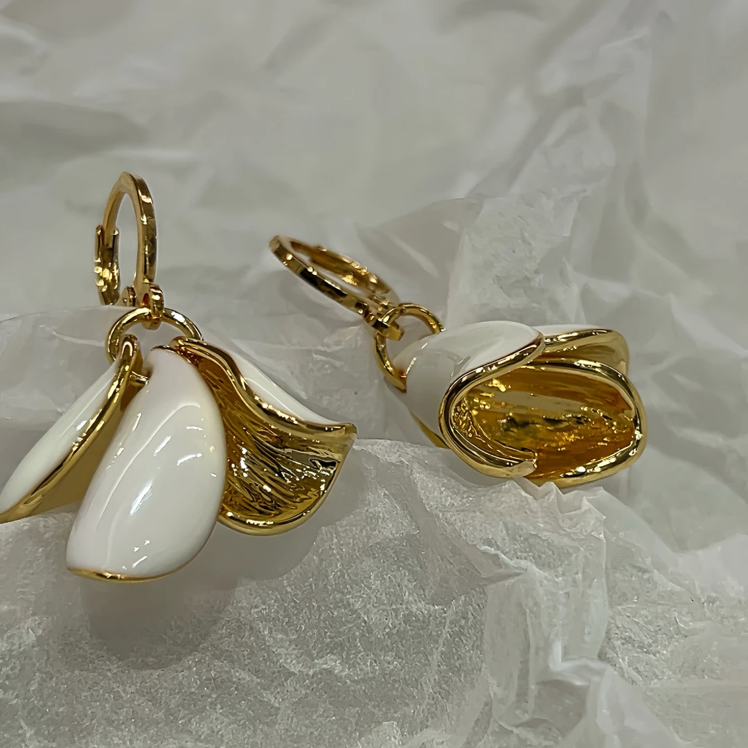 铜合金耳饰 轻奢小众设计高级感三重花瓣耳环