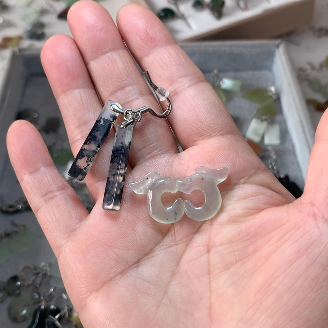 蛇纹石玉耳环未镶嵌图*