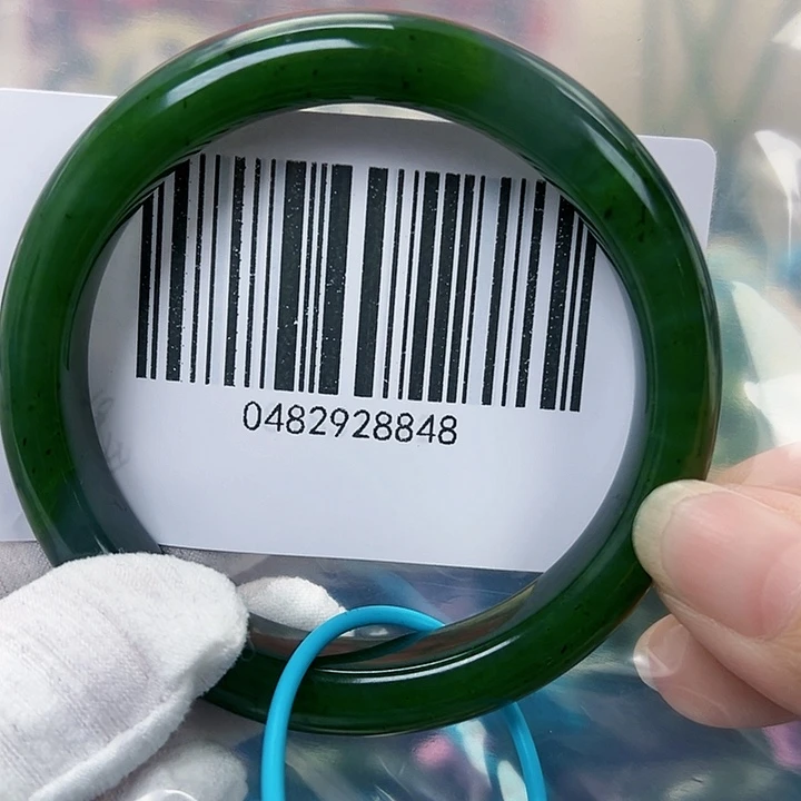 和田玉未镶嵌手镯包容60