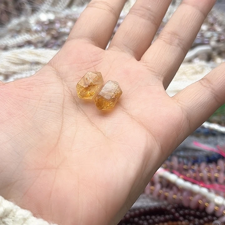 未镶嵌玛瑙/玉髓珠宝半成品一个黄塔晶双尖
