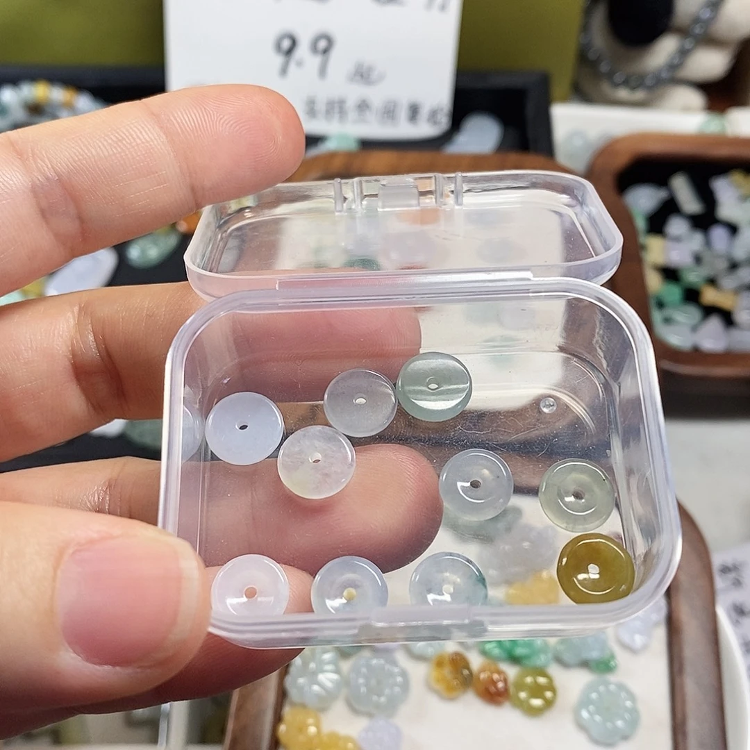 云***坚翡翠未镶嵌颈饰小滴溜