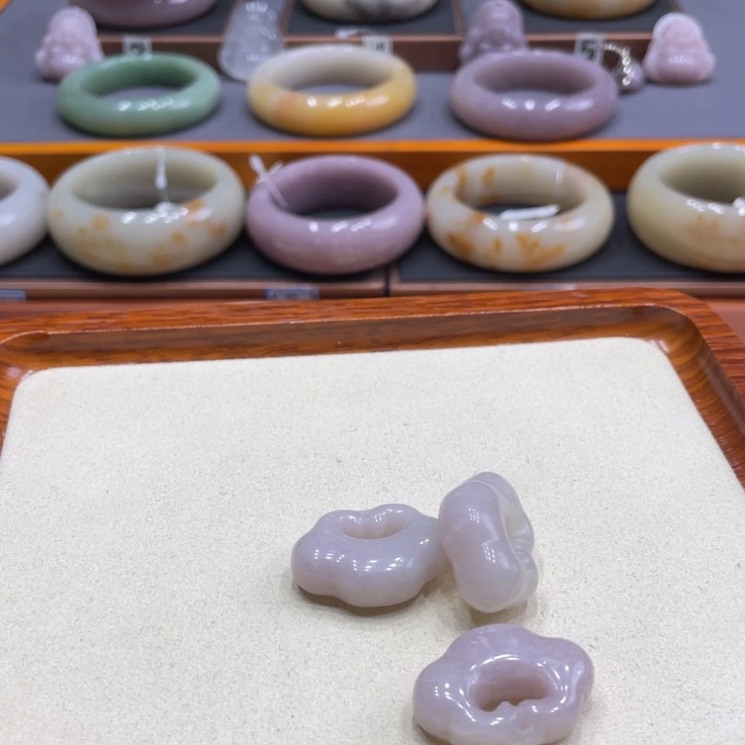 石英质玉手镯未镶嵌记*笑