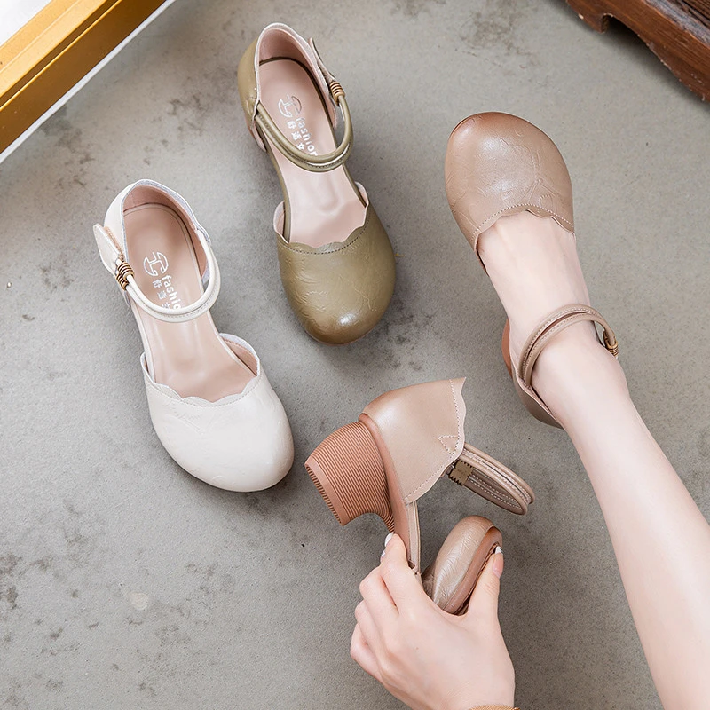 妈妈鞋镂空女鞋新款中老年皮鞋舒适防滑凉鞋粗跟洞洞鞋