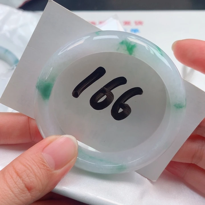 翡翠手镯未镶嵌正