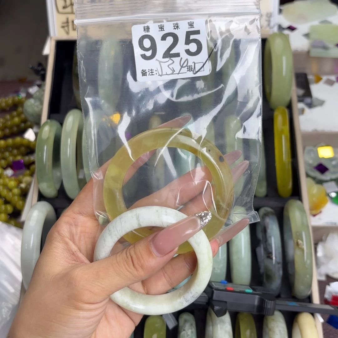 未镶嵌蛇纹石玉手镯D****g