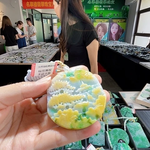 项圈未镶嵌翡翠一个